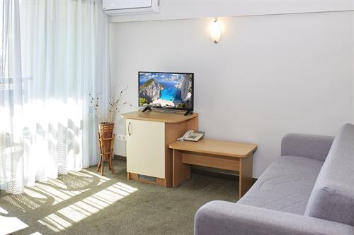 Aktinia - STUDIO POOL VIEW - 210312