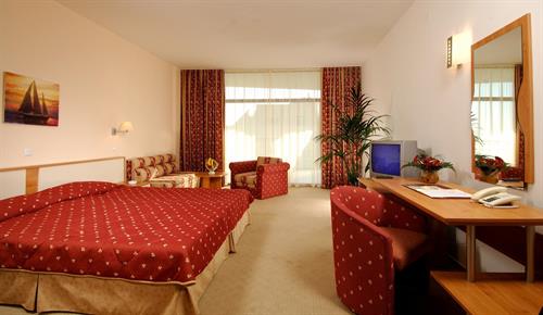 Helios Spa - Family Room - 190535