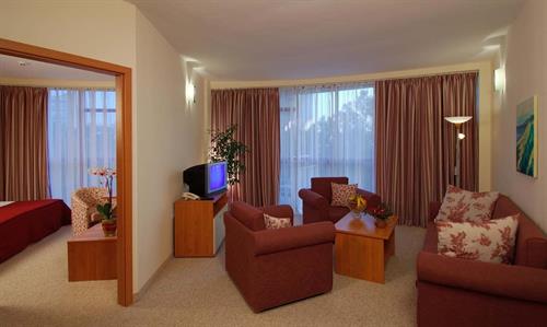 Helios Spa - Family Room - 190537