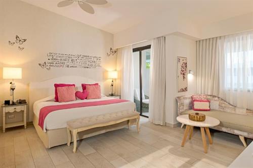 Catalonia Bavaro Beach, Golf& Casino Resort - Privileged Romance Deluxe Junior Suite - 101815