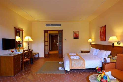 Charmillion Gardens Aqua Park - FAMILY ROOM POOL VIEW - 214276