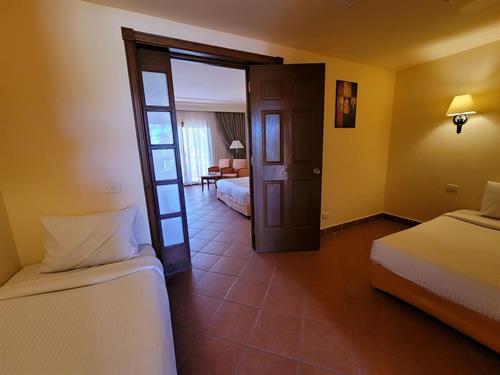 Charmillion Gardens Aqua Park - Family Room - 214261