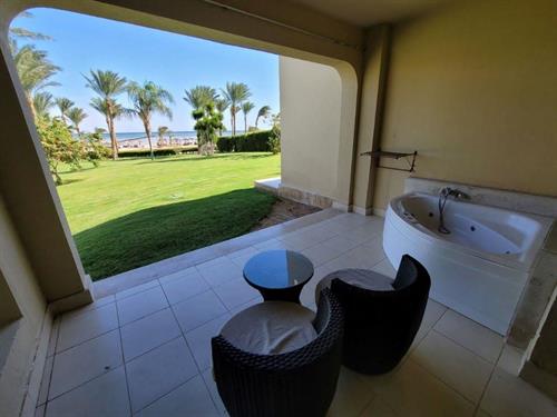 Coral Sea Holiday Resort - JACUZZI SUITE - 231288