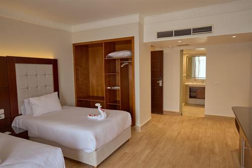 Diamond Beach by Pearl Resorts - Swim Up Deluxe Connected Suite - 237132