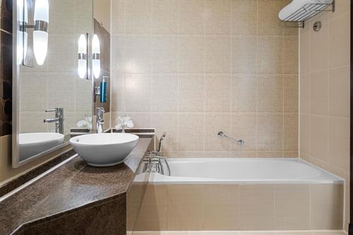 Double Tree By Hilton Sharks Bay Mountain Side - DELUXE POOL VIEW ROOM - 203171