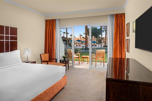 Double Tree By Hilton Sharks Bay Mountain Side - King Deluxe Suite Pool View - 203172
