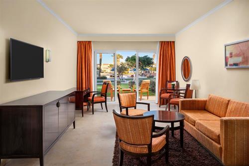 Double Tree By Hilton Sharks Bay Mountain Side - King Deluxe Suite Pool View - 203173