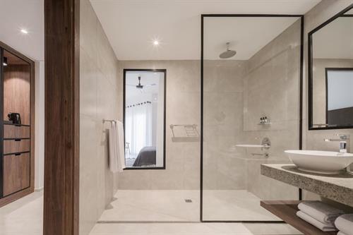 Serry Beach Resort - Deluxe King Garden View Room - 205472