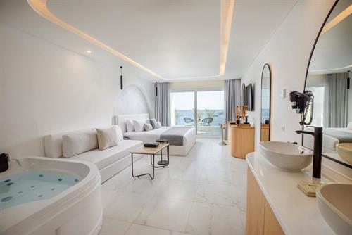 Sunrise White Hills Resort - Deluxe Jacuzzi Room Sea Front - 186042