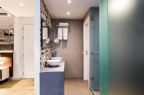 Atrium Ambiance Hotel (Adult Only 14+) - Excecutive Suite with Outdoor Jacuzzi - 191307