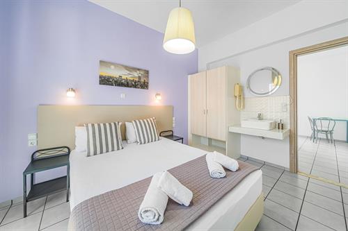 Happy Days Studios - SUPERIOR ONE BEDROOM APARTMENT - 197681