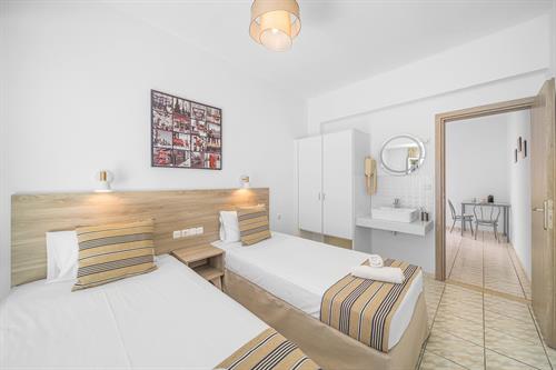 Happy Days Studios - SUPERIOR ONE BEDROOM APARTMENT - 197682