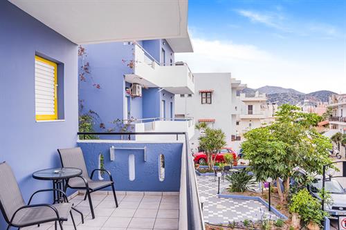 Happy Days Studios - SUPERIOR ONE BEDROOM APARTMENT - 197687