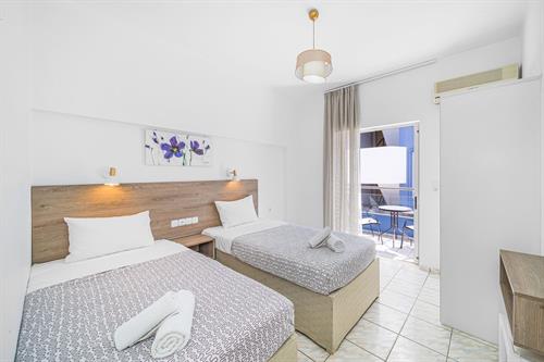 Happy Days Studios - Superior Triple One Bedroom Apartment - 197700