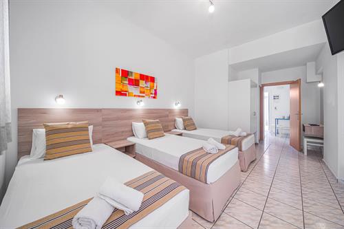 Happy Days Studios - Superior Triple One Bedroom Apartment - 197702