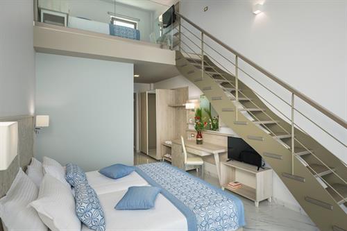 Vantaris Blue (Adults Only 16+) - PREMIUM MAISONETTE - 203939