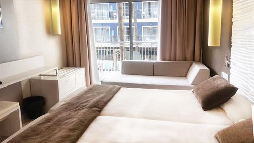 Augustus - STANDARD ROOM POOL VIEW - 207221