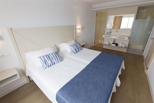 Blau Punta Reina Family Resort - Deluxe Room Frontal Sea View - 180681