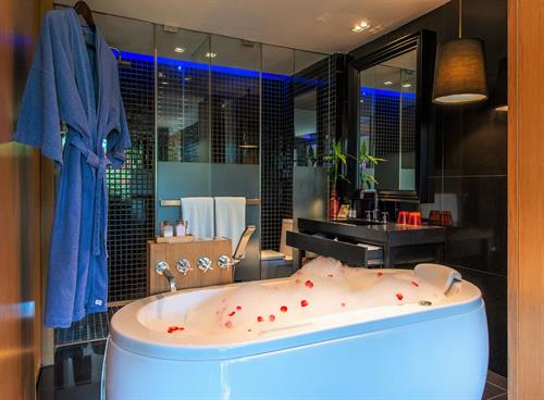 Ramada Resort By Wyndham Khao Lak - Deluxe Jet Tub Room - 179216