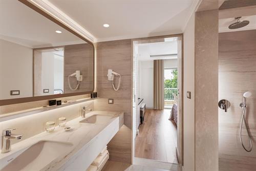 Akka Hotels Antedon - DELUXE FAMILY SUITE - 230140