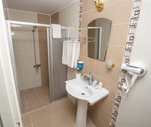 Aperion Beach Hotel - Garden Bunkbed Room - 206535