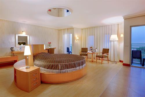 Belconti Resort Hotel - Honeymoon Deluxe Suite - 251228
