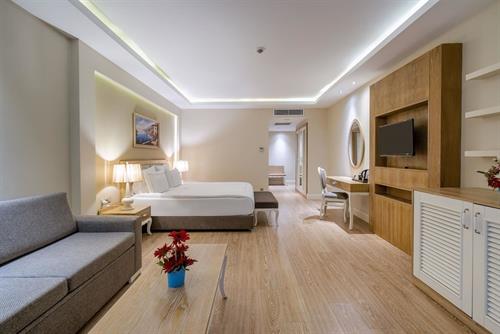 Bellis Deluxe Hotel - Jasmine Pool View Family Room (80M2) - 243243