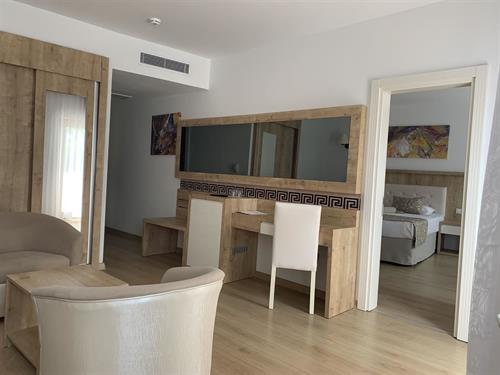 Cesars Side - FAMILY ROOM POOL SIDE CONNECTING 2 ROOMS - 231527