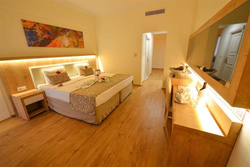 Cesars Side - FAMILY ROOM WITH BUNK BED - 231514