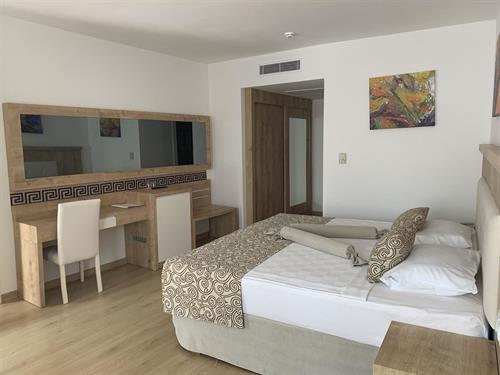 Cesars Side - STANDARD ROOM POOL SIDE - 231516