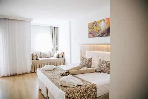 Cesars Side - STANDARD ROOM POOL SIDE - 231517