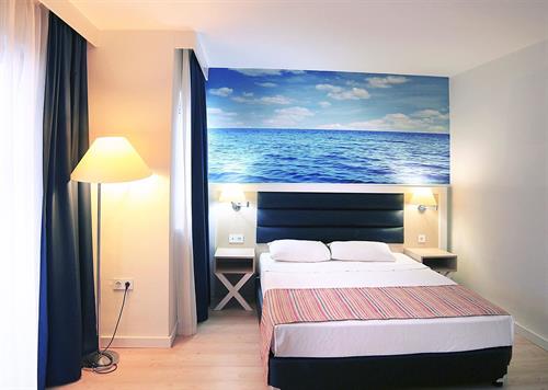 Club Aqua Plaza Hotel - Family Room - 223795