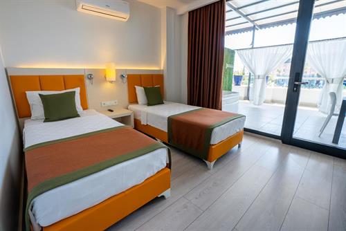 Club Aqua Plaza Hotel - Superior Family With Jacuzzi - 242807