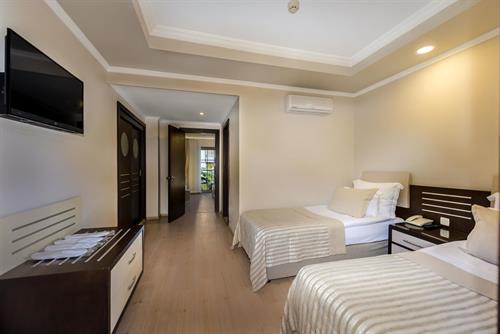 Club Nena - Family Room - 223374