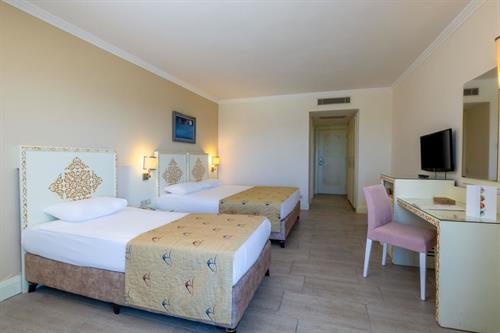 Crystal Admiral Aqua Collection - STANDARD ROOM LAND VIEW - 209991