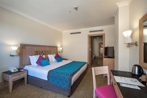 Crystal De Luxe Comfort Collection - Family Room - 232311