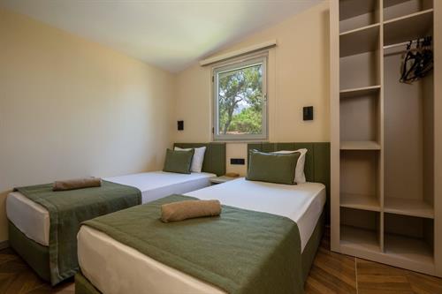 Crystal Flora Pearl Collection - Flora Suit - 232350