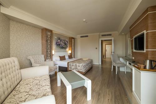 Crystal Sunset Pearl Collection - FAMILY ROOM LAND VIEW - 232636