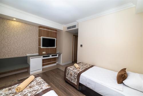 Crystal Sunset Pearl Collection - FAMILY ROOM LAND VIEW - 232638