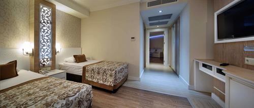 Crystal Sunset Pearl Collection - FAMILY ROOM SIDE SEA VIEW - 190978