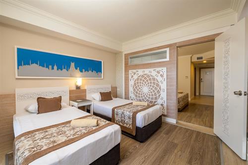 Crystal Sunset Pearl Collection - FAMILY ROOM SIDE SEA VIEW - 232644