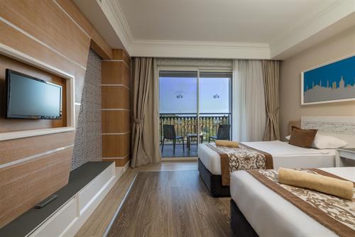 Crystal Sunset Pearl Collection - FAMILY ROOM SIDE SEA VIEW - 232645