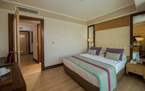 Dream World Aqua - Family Room - 51357