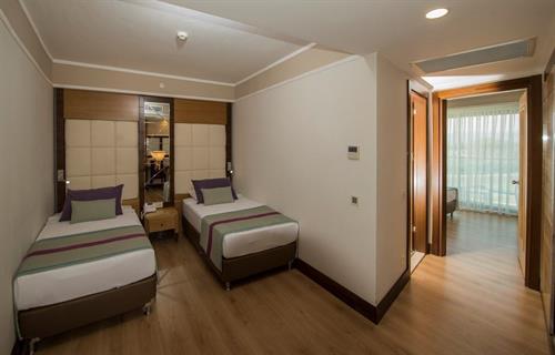 Dream World Aqua - Family Room - 51358