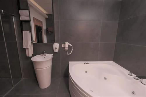 Flora Garden Beach Hotel (Adults Only +16) - SENIOR SUITE - 251857