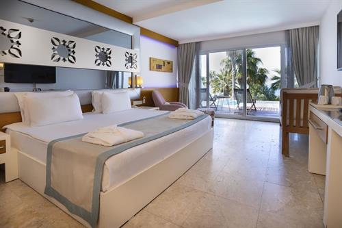Flora Garden Beach Hotel (Adults Only 16+) - Swim Up Sea View Room - 236380