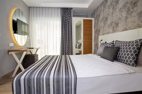 Greenwood Suites Resort - DELUXE POOL SUITE - 215439