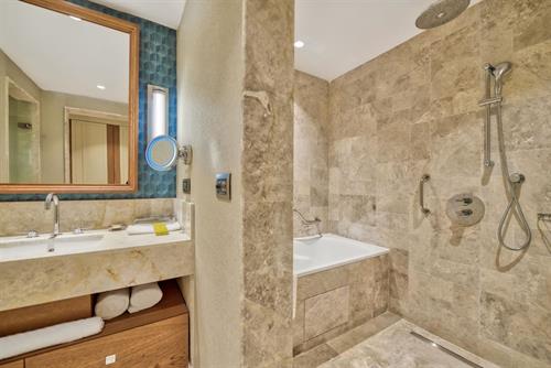 Hilton Dalaman Sarigerme Resort & Spa - Lake House Swim Up Room Via Stairs - 239178