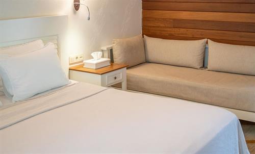 Kimera Lounge - Lemon Family Room - 216510