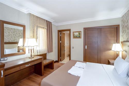 Latanya Park Resort - Club Standard Large Room - 200067